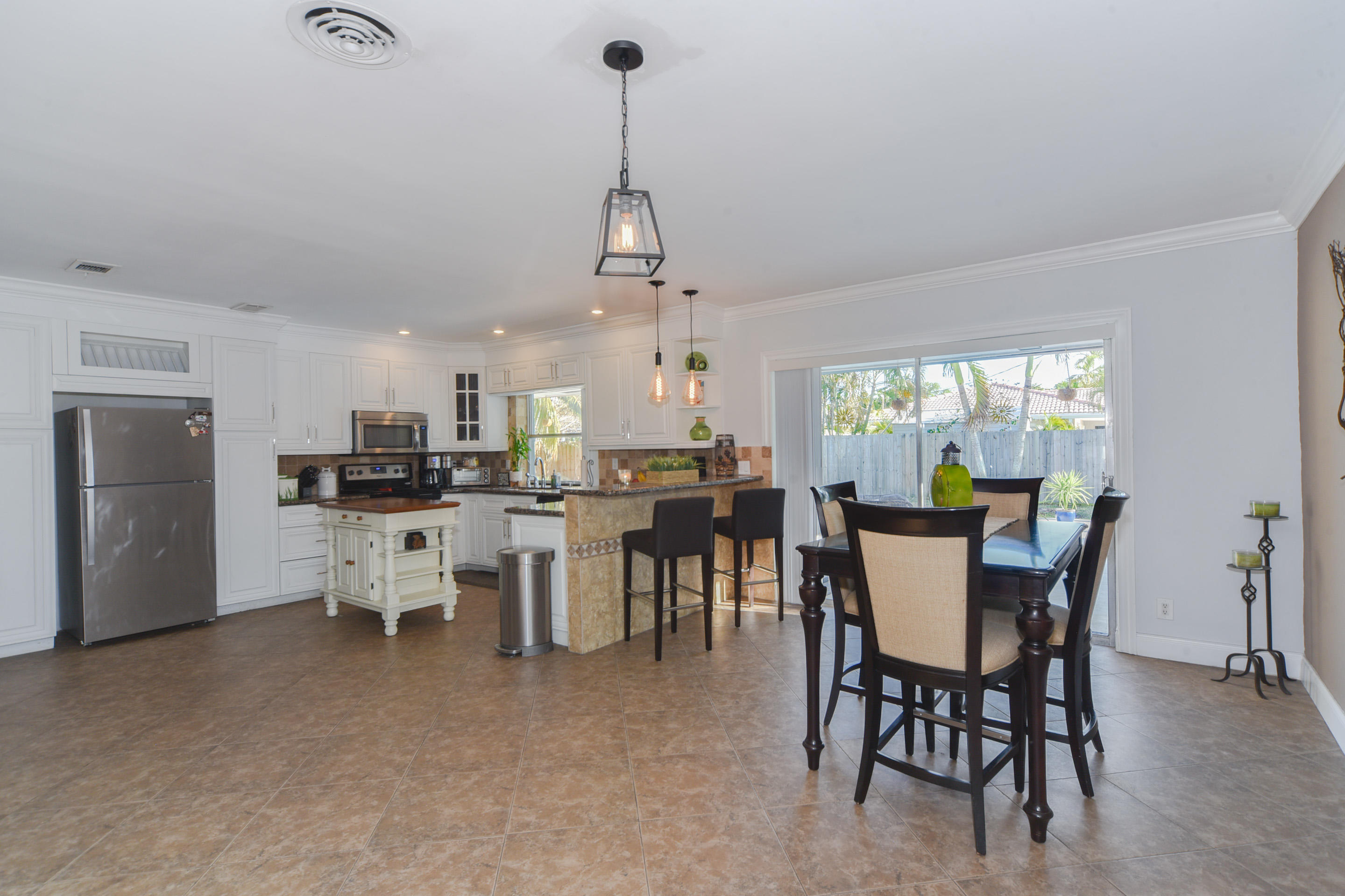 1298 Southwest 13th Street Boca Raton, FL 33486 - Photo 17 of 28 18 Dining and Kitchen