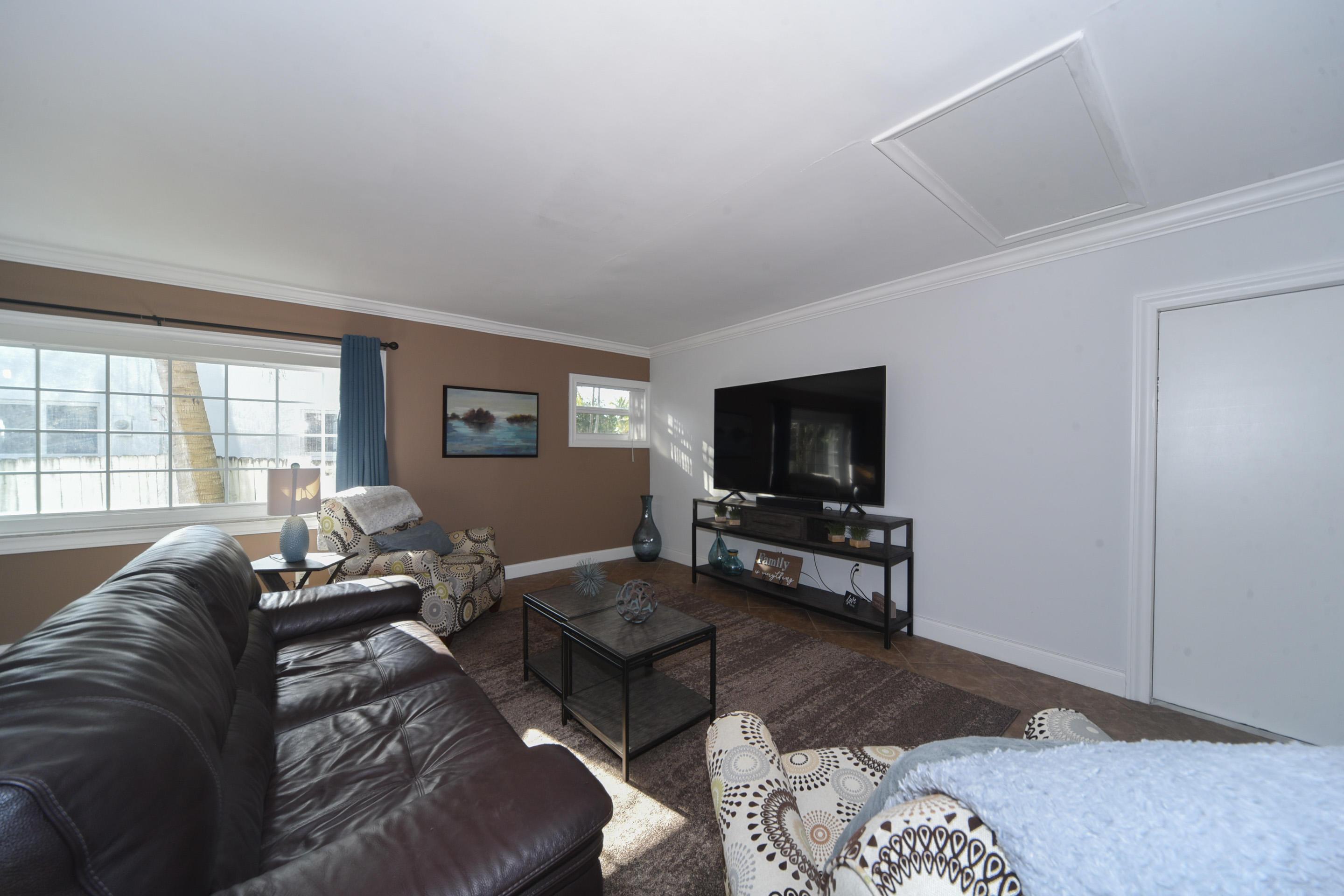 1298 Southwest 13th Street Boca Raton, FL 33486 - Photo 18 of 28 19 Living Room