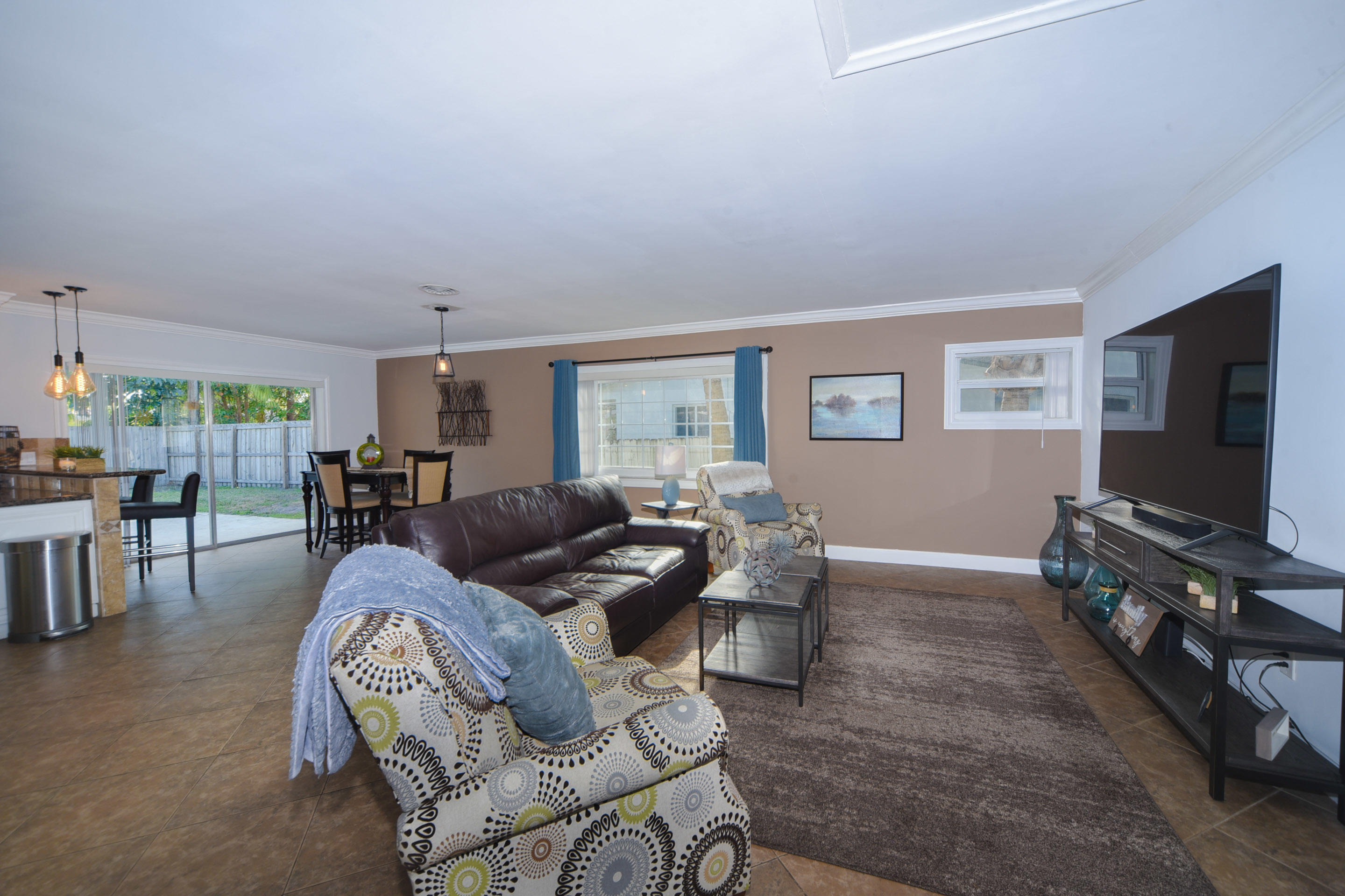 1298 Southwest 13th Street Boca Raton, FL 33486 - Photo 19 of 28 20 Living Room