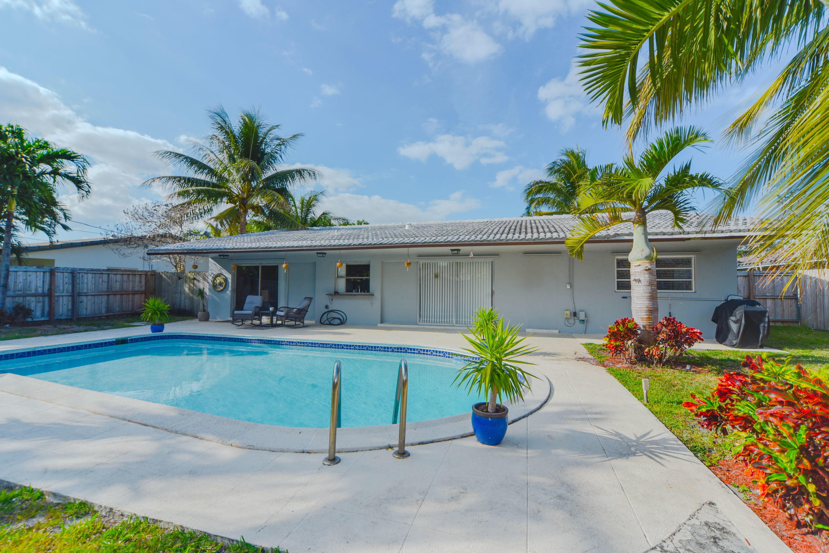 1298 Southwest 13th Street Boca Raton, FL 33486 - Photo 25 of 28 26 Pool