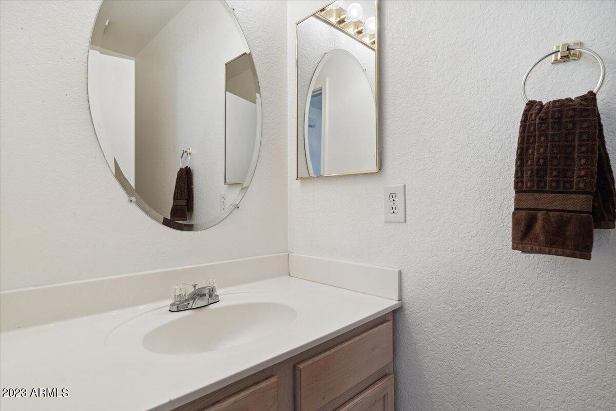 8724 West Coronado Road Phoenix, AZ 85037 - Photo 10 of 22 21-DSC03855