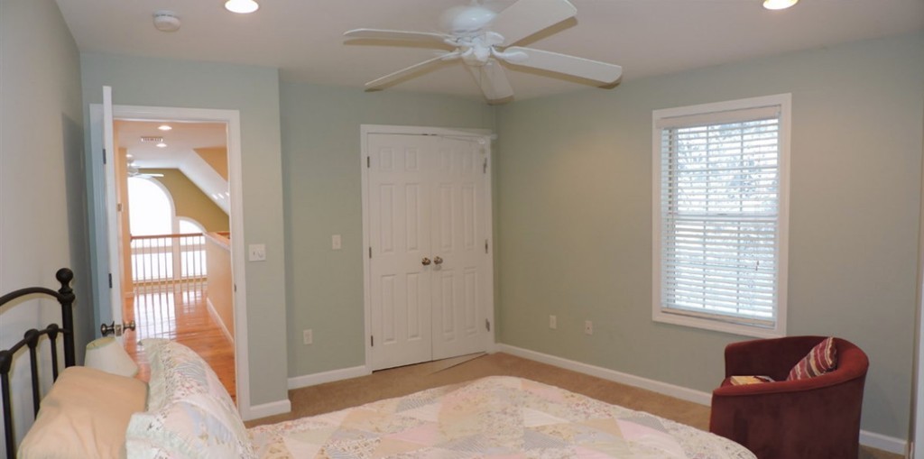 8 Reid Smith Cove Road Webster, MA 01570 - Photo 19 of 30 a living room with furniture and window