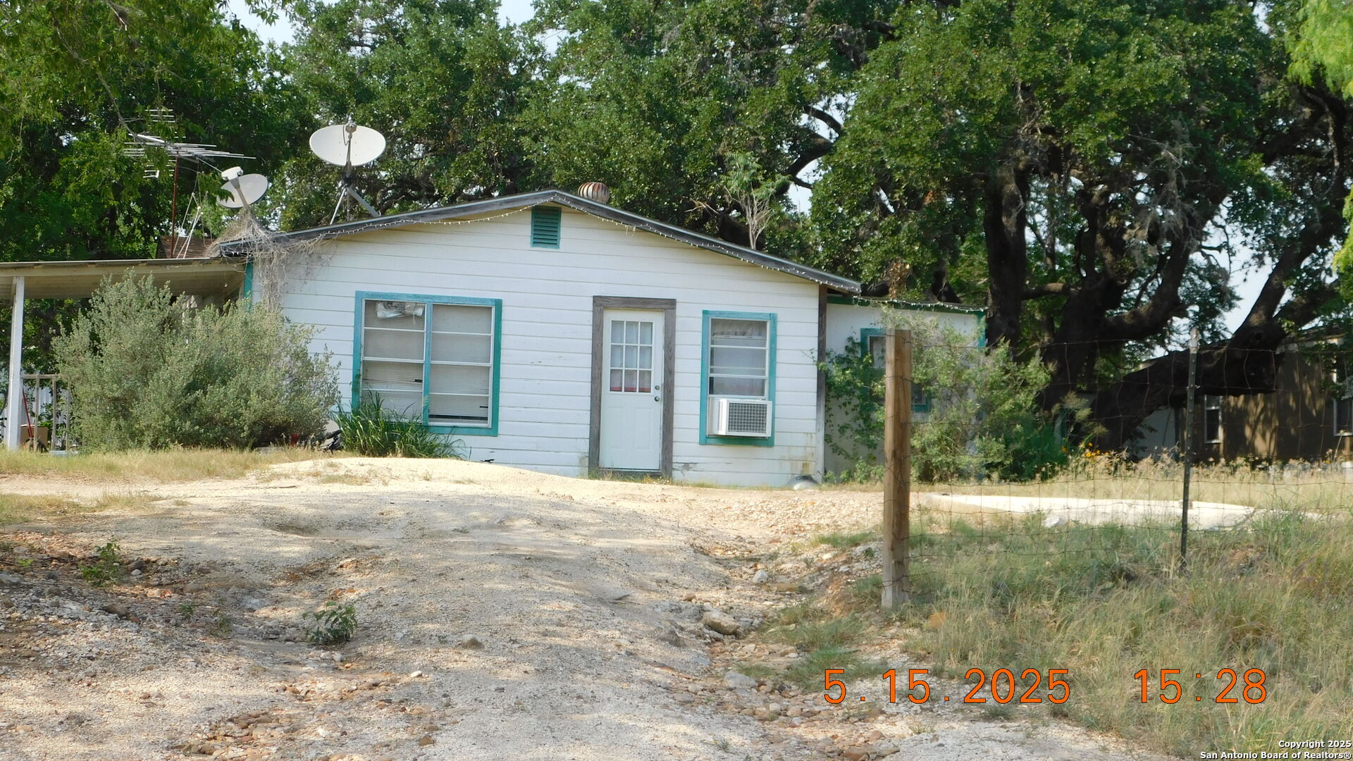 210 Colwell Avenue Pleasanton, TX 78064 - Photo 13 of 14 a backyard of a house with large trees