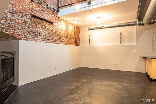 $1,800 | 2401 South 12th Street, Unit 203, St. Louis, MO 63104