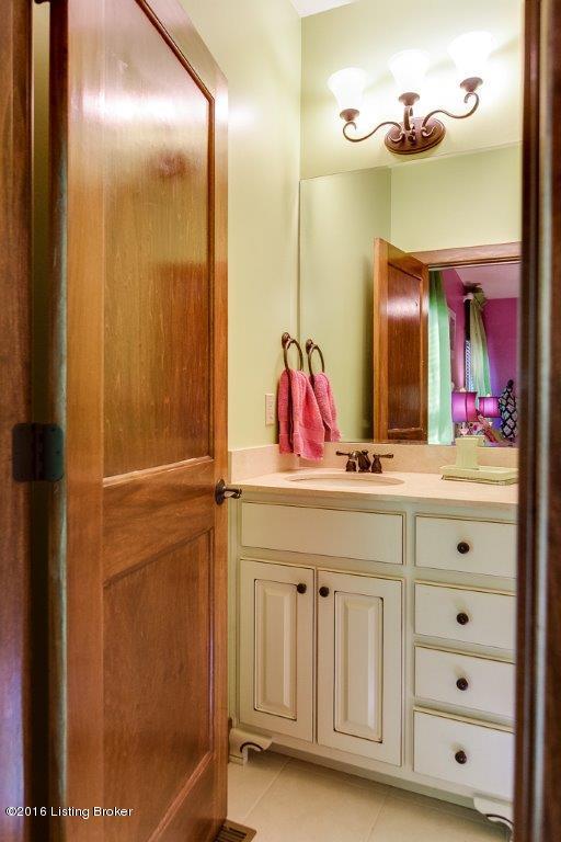 3201 Ridge Brook Court Prospect, KY 40059 - Photo 31 of 53 adjoining full bath