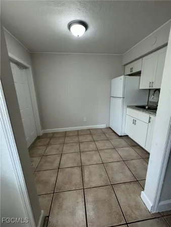$1,250 | 2452 Stella Street, Unit 204, Fort Myers, FL 33901