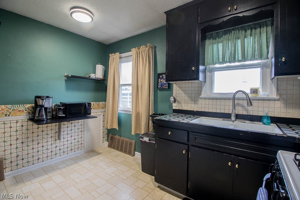 1644 Douglas Road Wickliffe, OH 44092 - Photo 4 of 18 Gallery Image 4