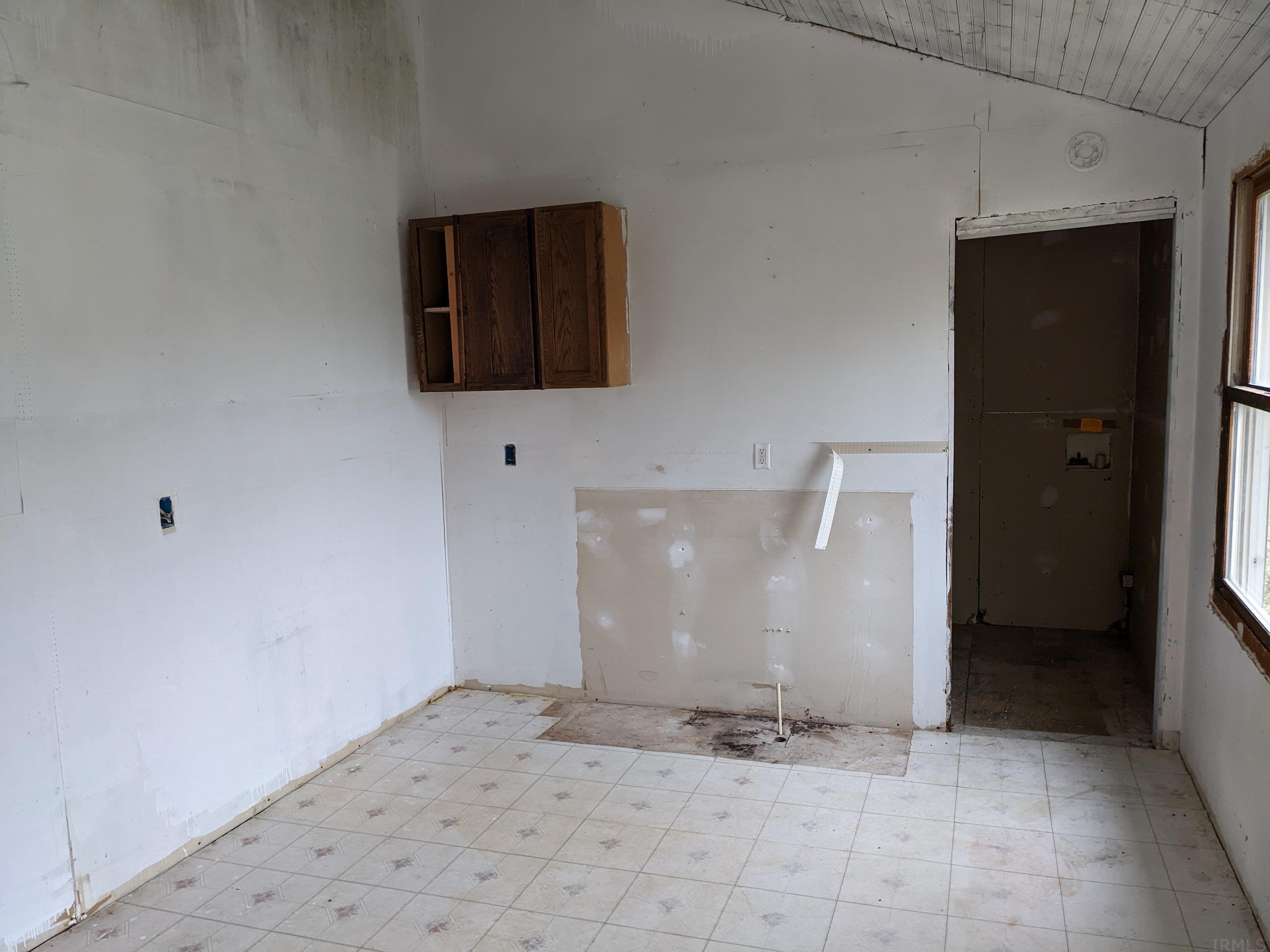 3750 East Tulip Road Bloomfield, IN 47424 - Photo 5 of 12