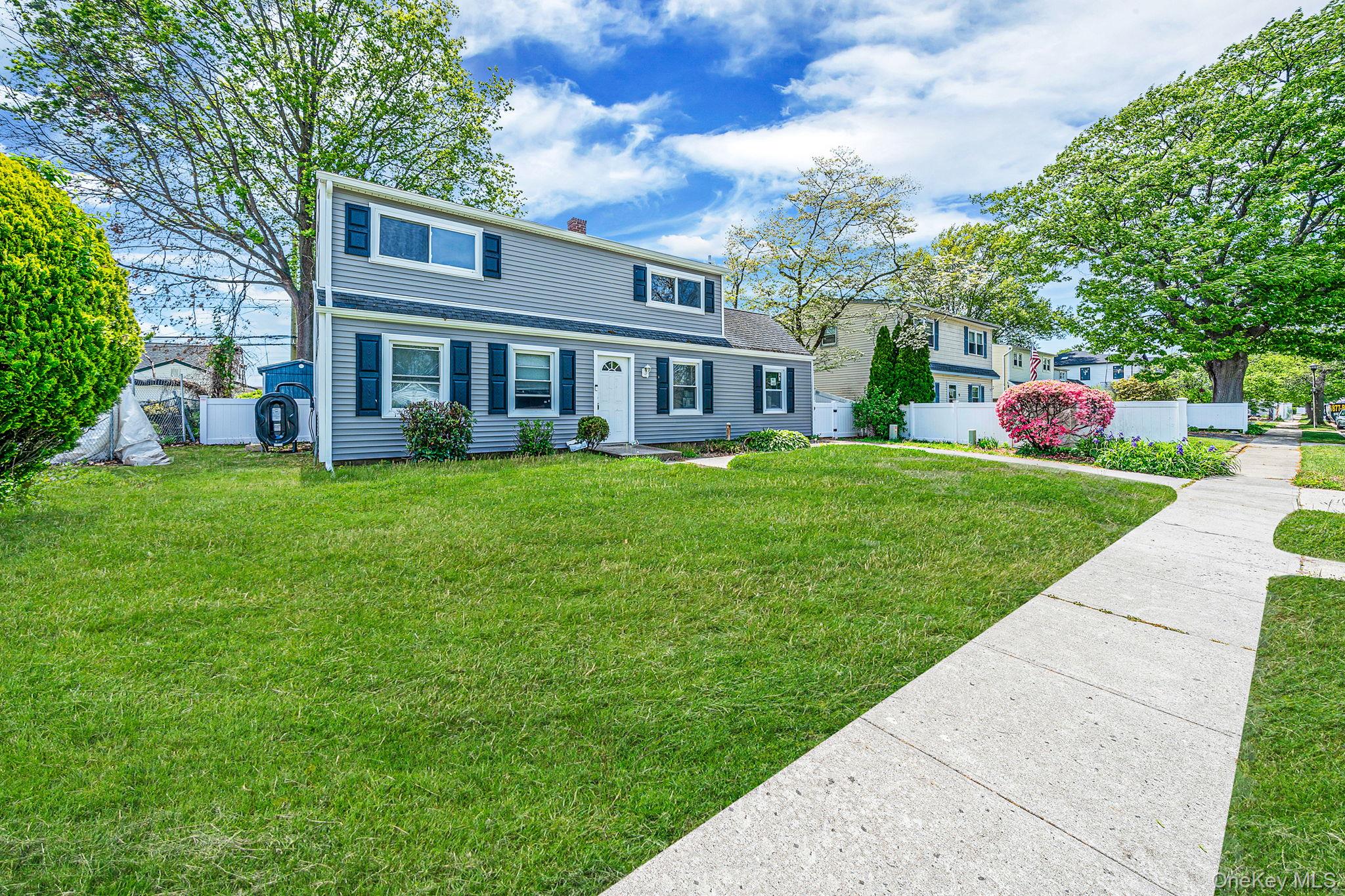 48 Hollyhock Road Levittown, NY 11756 - Photo 1 of 22