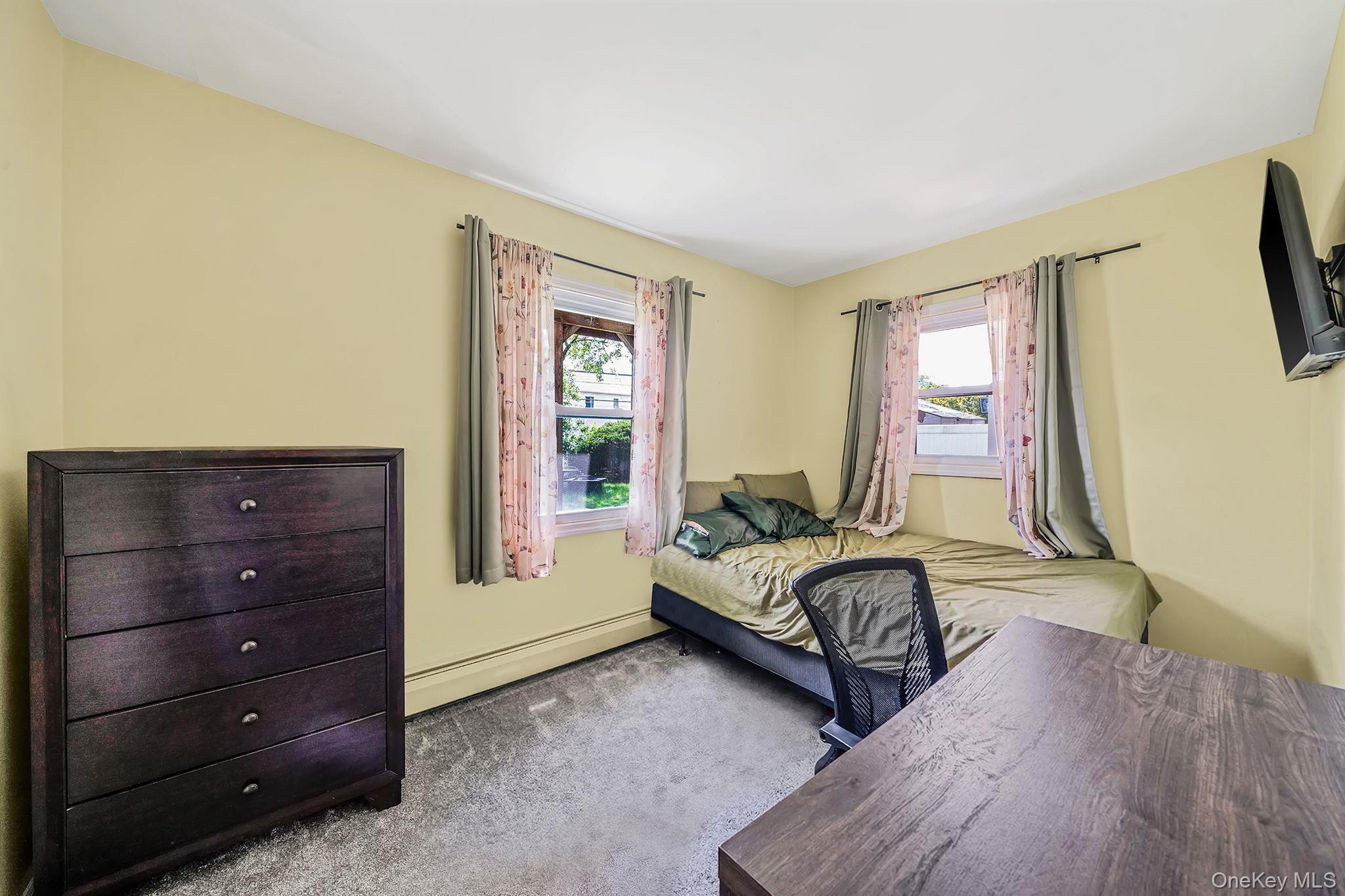 48 Hollyhock Road Levittown, NY 11756 - Photo 16 of 22