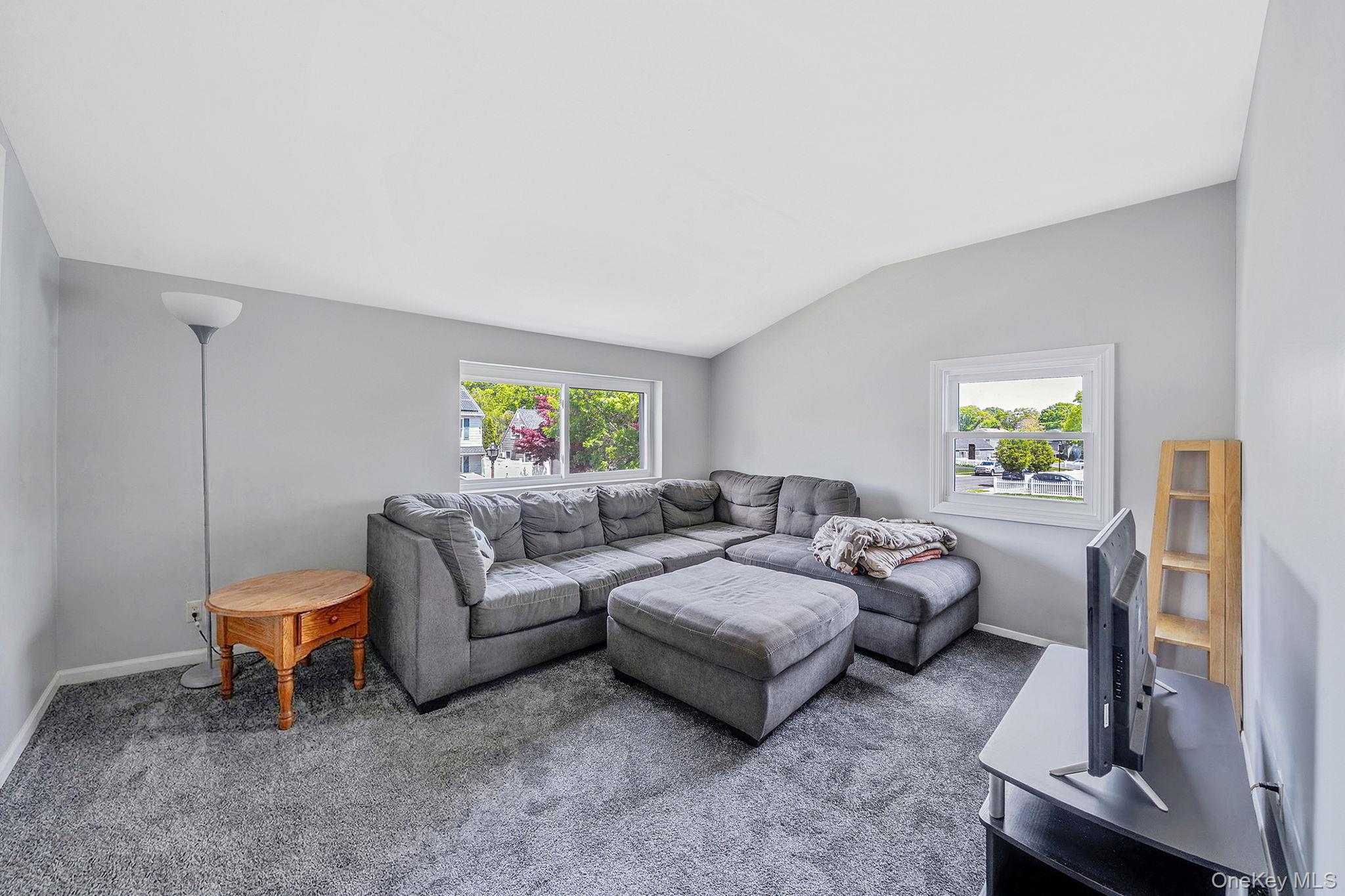 48 Hollyhock Road Levittown, NY 11756 - Photo 17 of 22