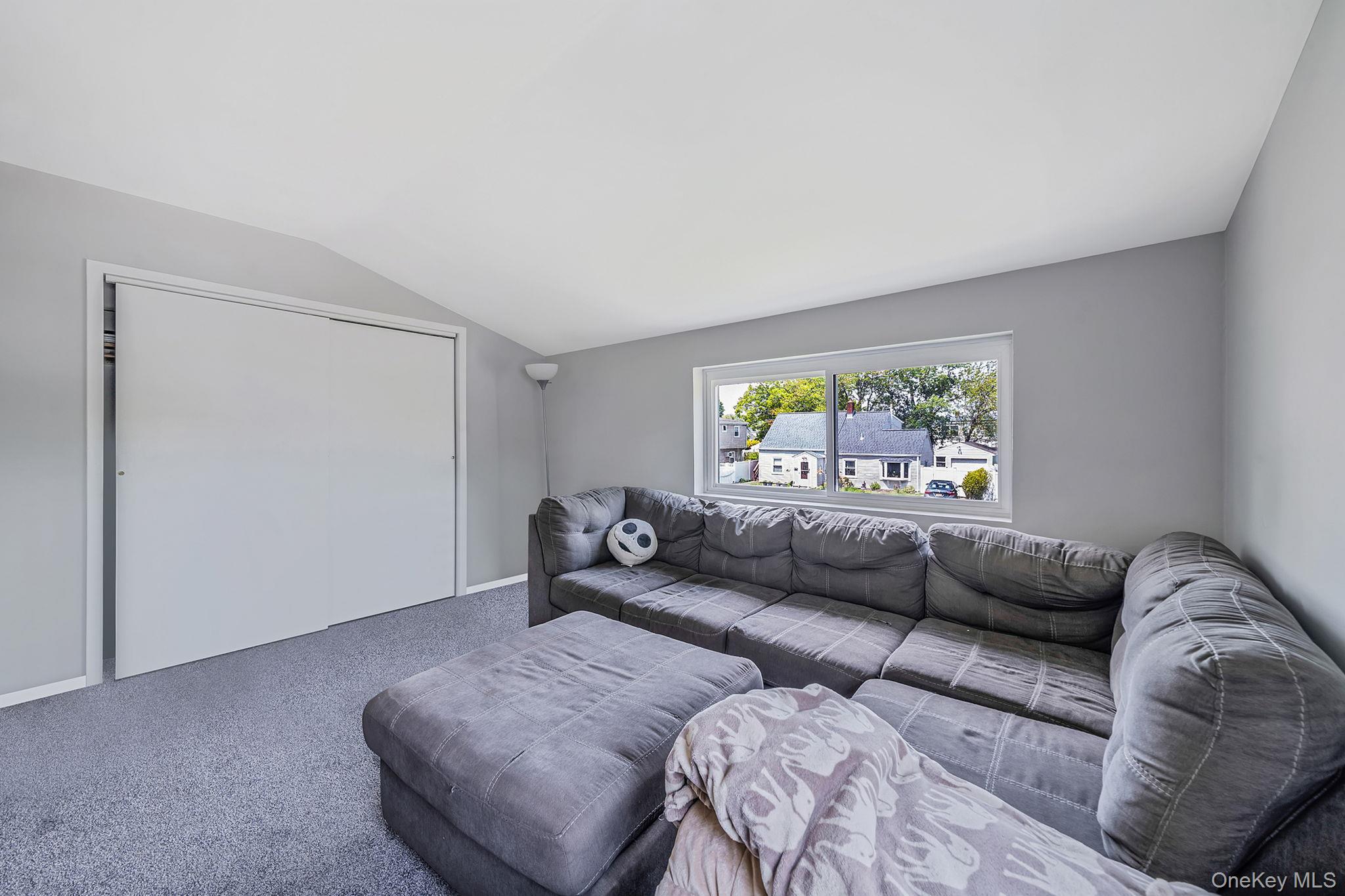 48 Hollyhock Road Levittown, NY 11756 - Photo 18 of 22