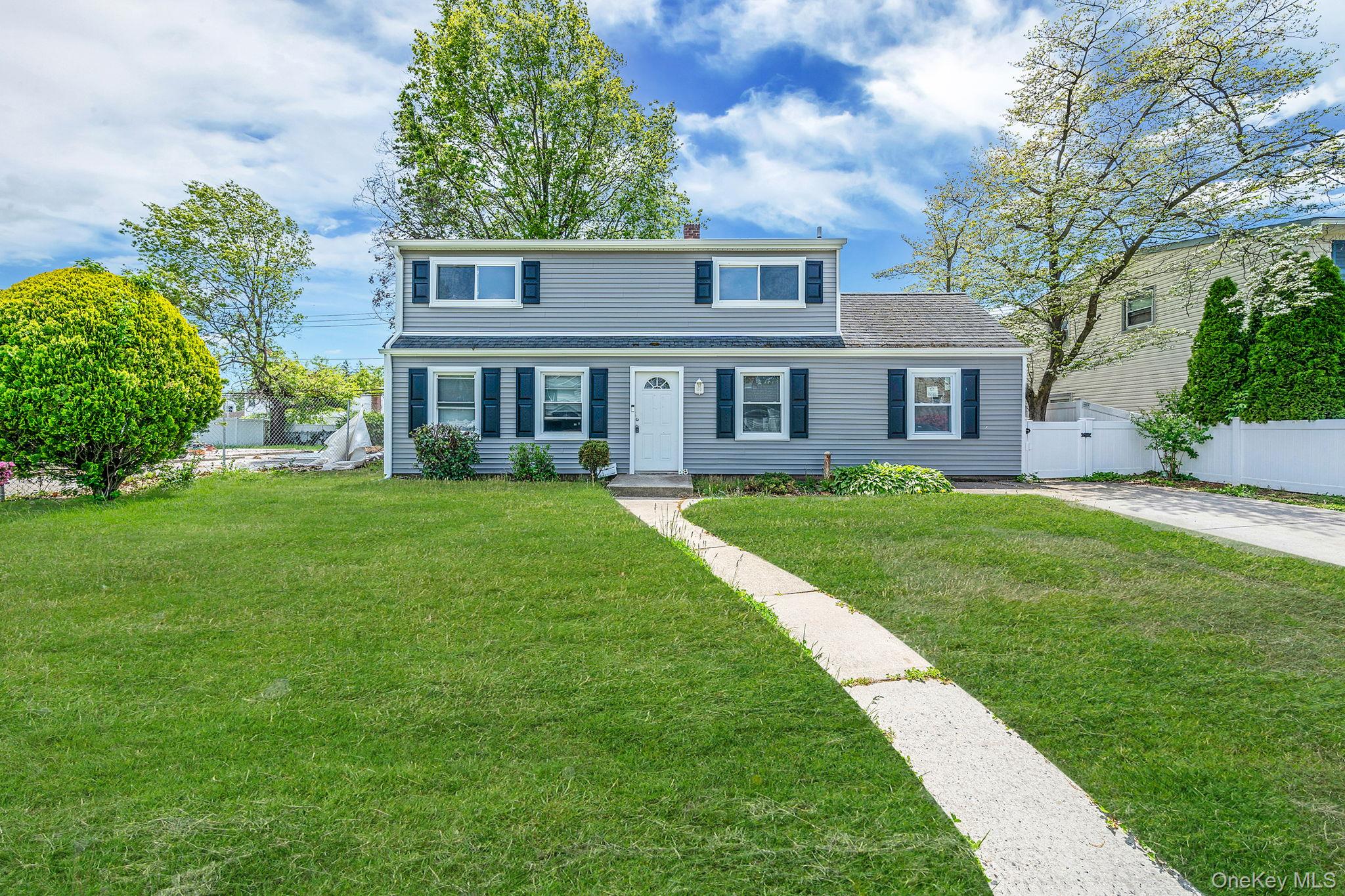 48 Hollyhock Road Levittown, NY 11756 - Photo 2 of 22