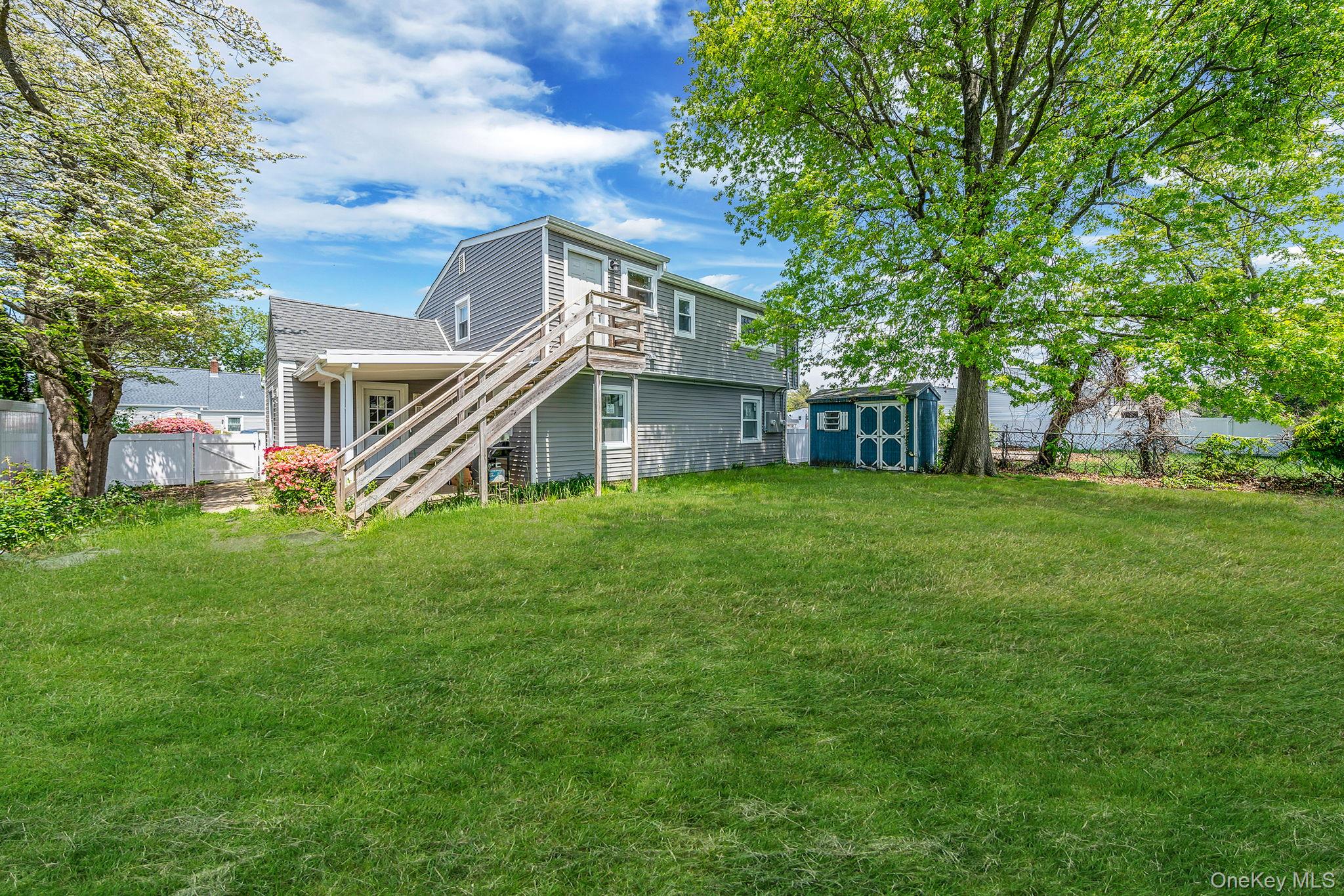 48 Hollyhock Road Levittown, NY 11756 - Photo 4 of 22