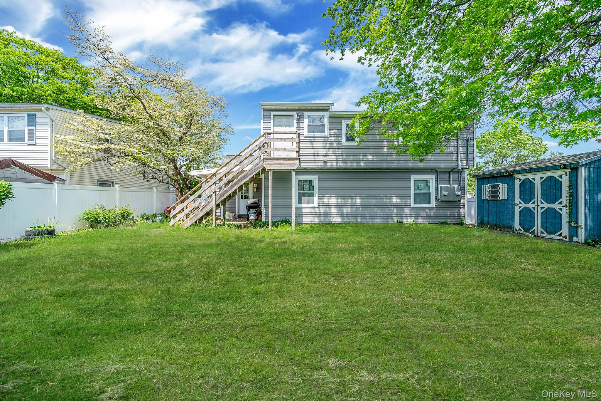 48 Hollyhock Road Levittown, NY 11756 - Photo 5 of 22