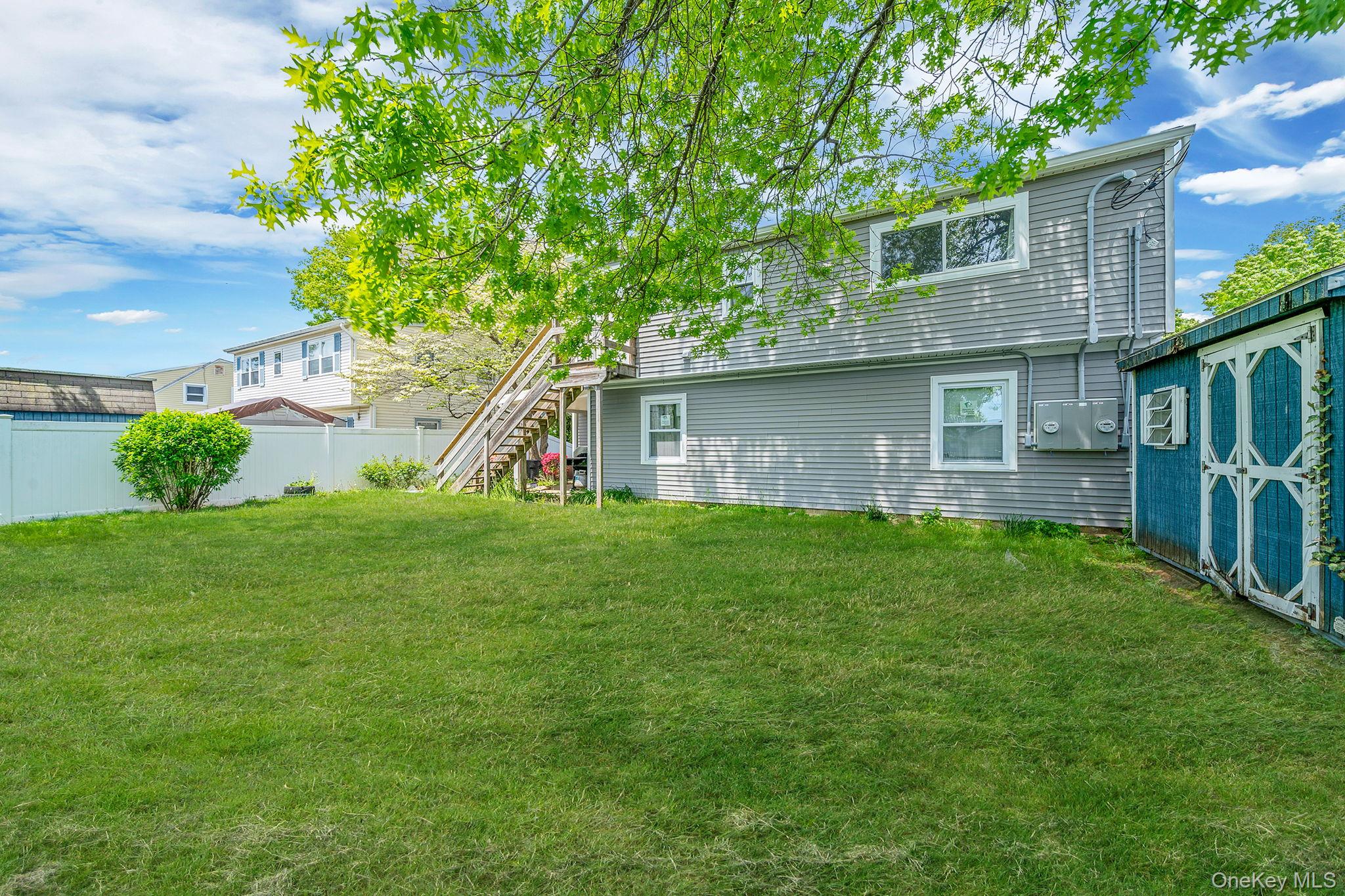 48 Hollyhock Road Levittown, NY 11756 - Photo 6 of 22