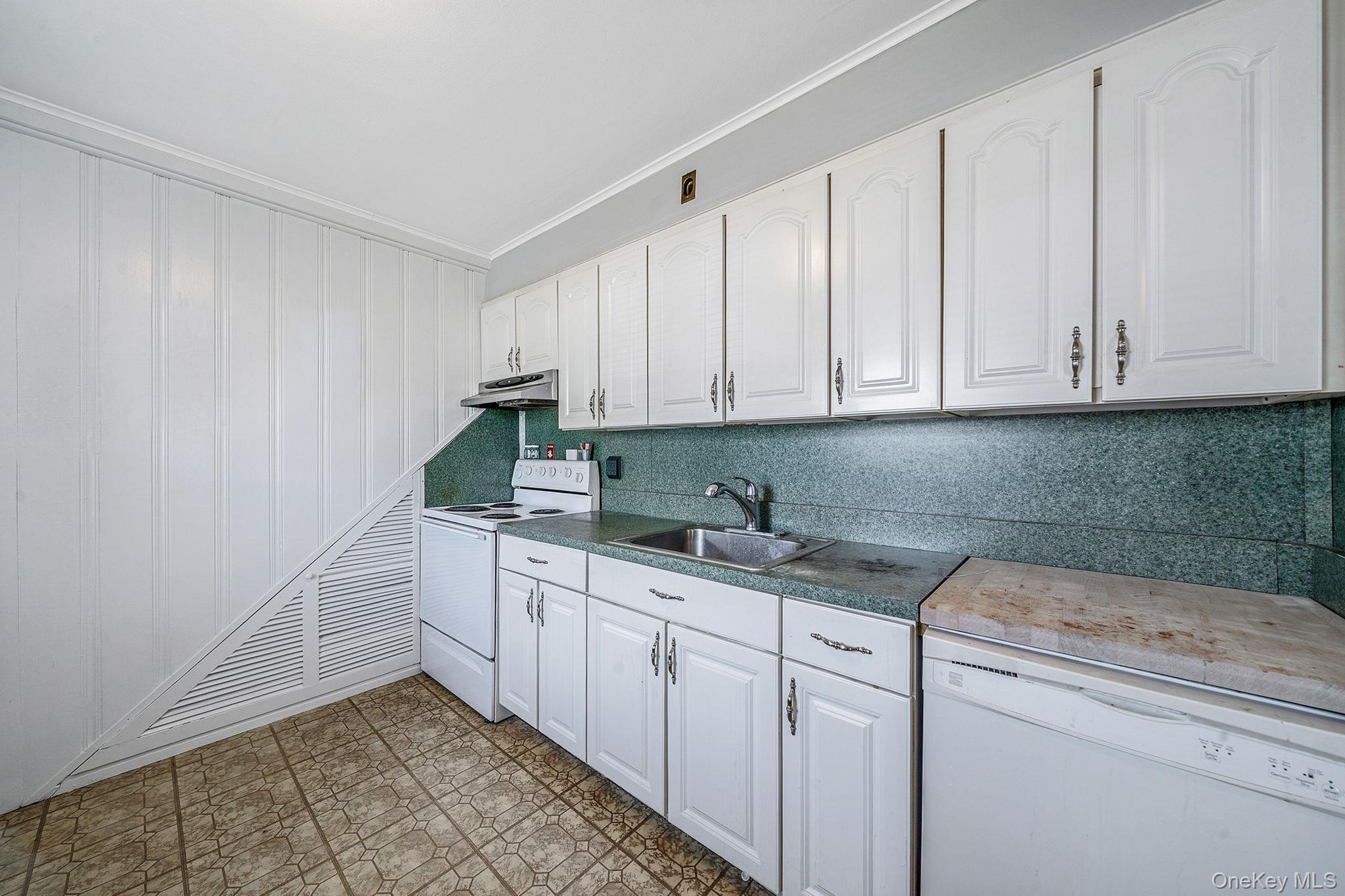 48 Hollyhock Road Levittown, NY 11756 - Photo 10 of 22