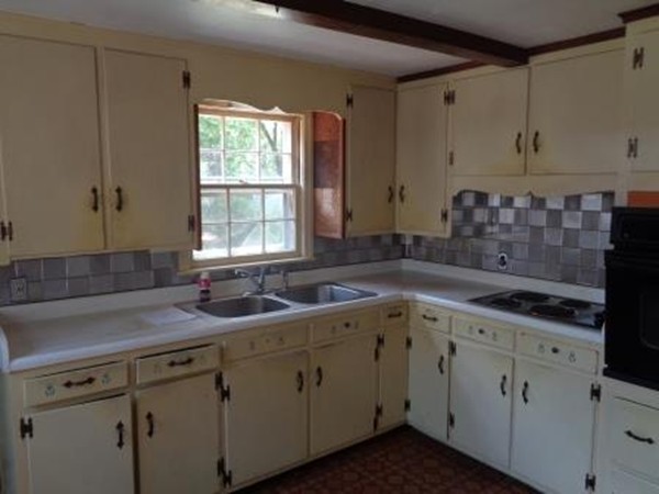 42 Lumae Street Springfield, MA 01119 - Photo 4 of 14