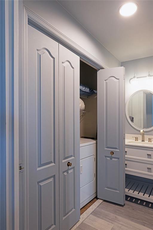 3475 Oak Valley Road Northeast, Unit 1450 Atlanta, GA 30326 - Photo 16 of 28 a view of a bathroom with mirror and shower