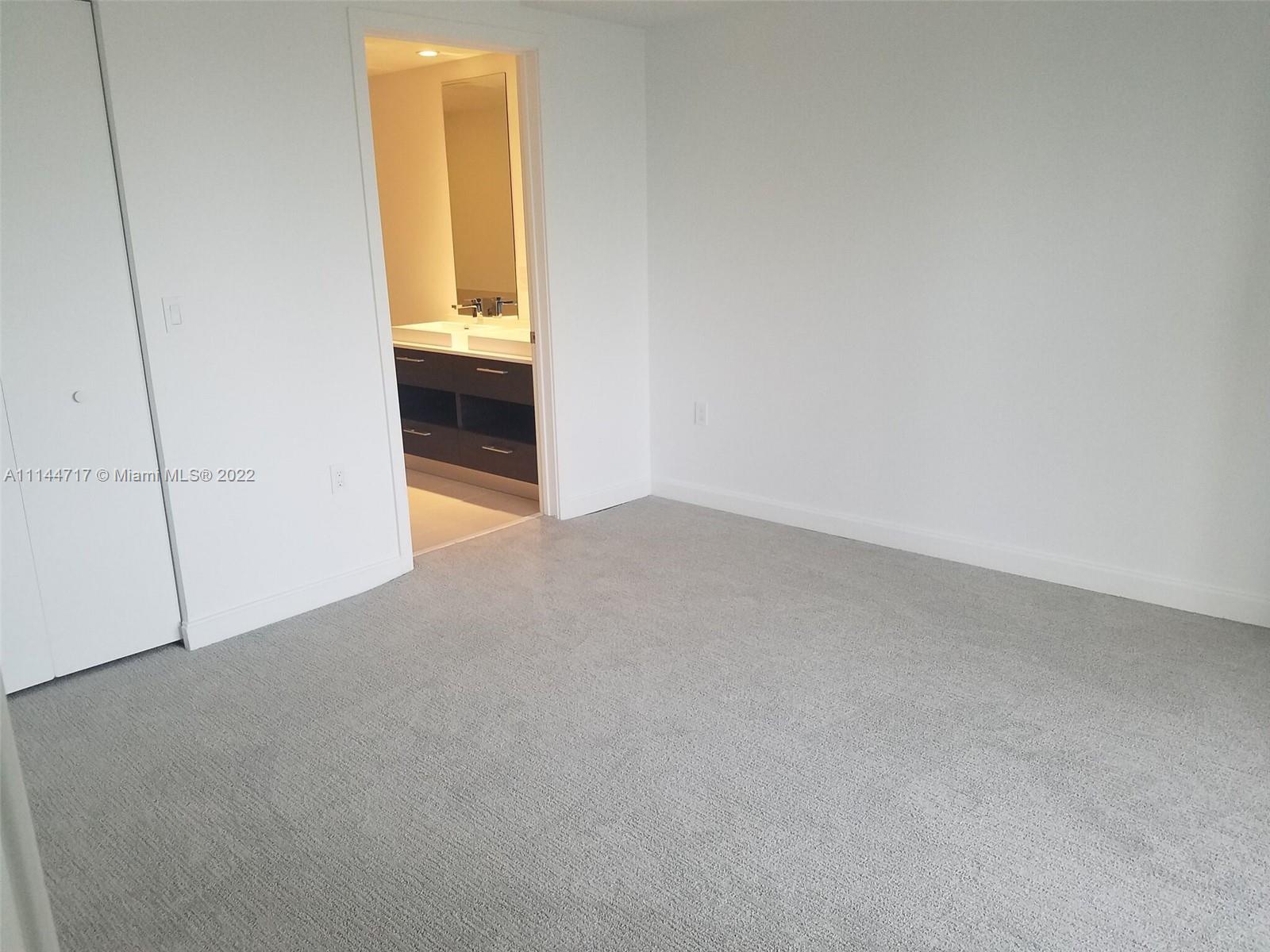 45 Southwest 9th Street, Unit 3103 Miami, FL 33130 - Photo 16 of 23 a view of an empty room with a window