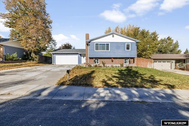 $360,000 | 3330 Saratoga Road, Casper, WY 82604