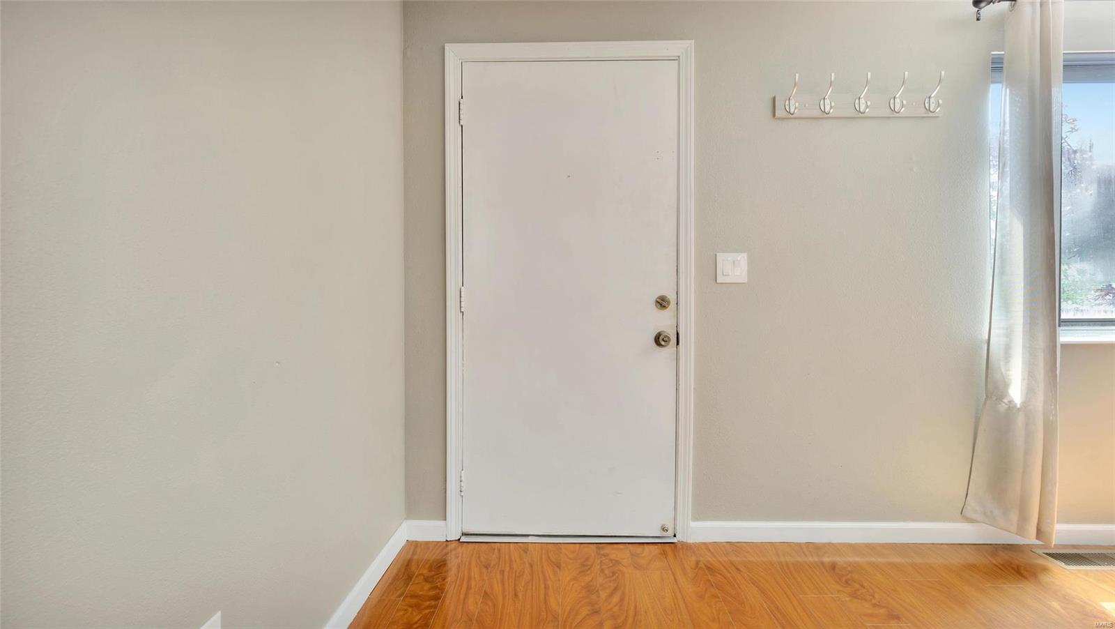 873 Portsdown Road Ballwin, MO 63011 - Photo 2 of 32 Gallery Image 2