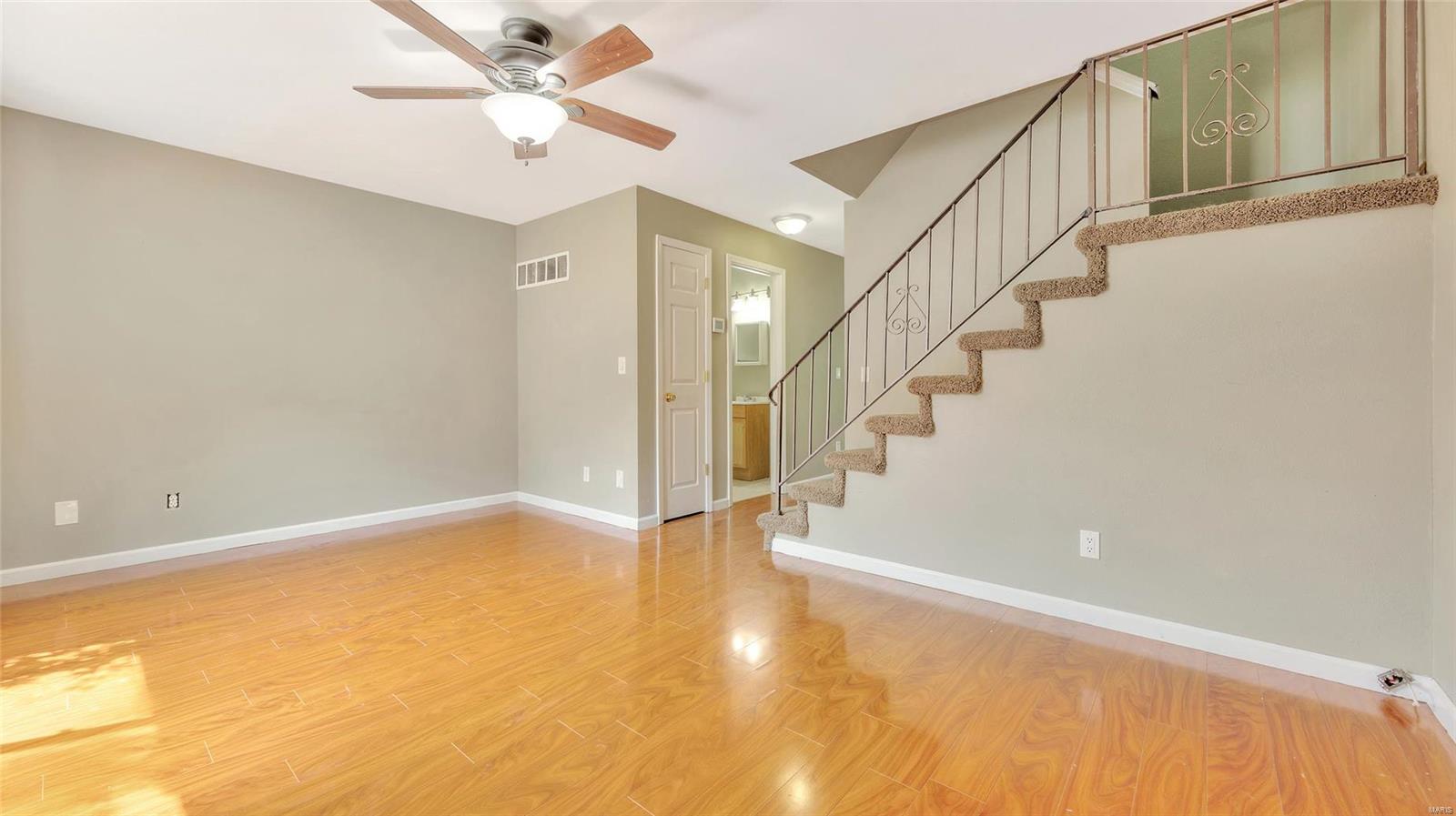 873 Portsdown Road Ballwin, MO 63011 - Photo 3 of 32 Gallery Image 3