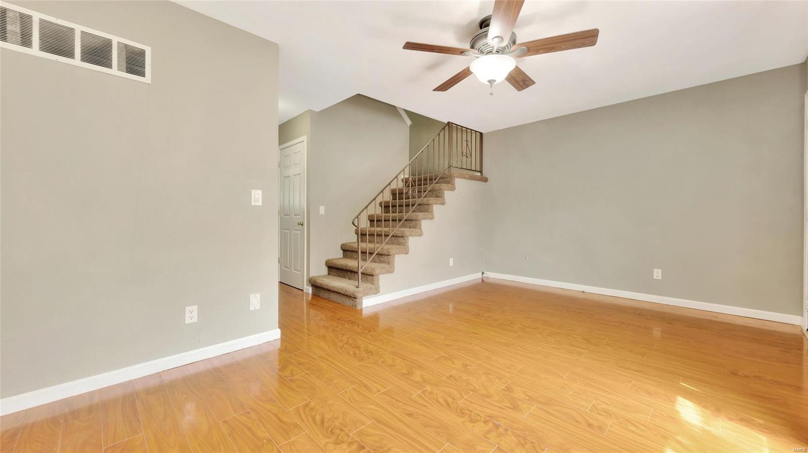 873 Portsdown Road Ballwin, MO 63011 - Photo 4 of 32 Gallery Image 4