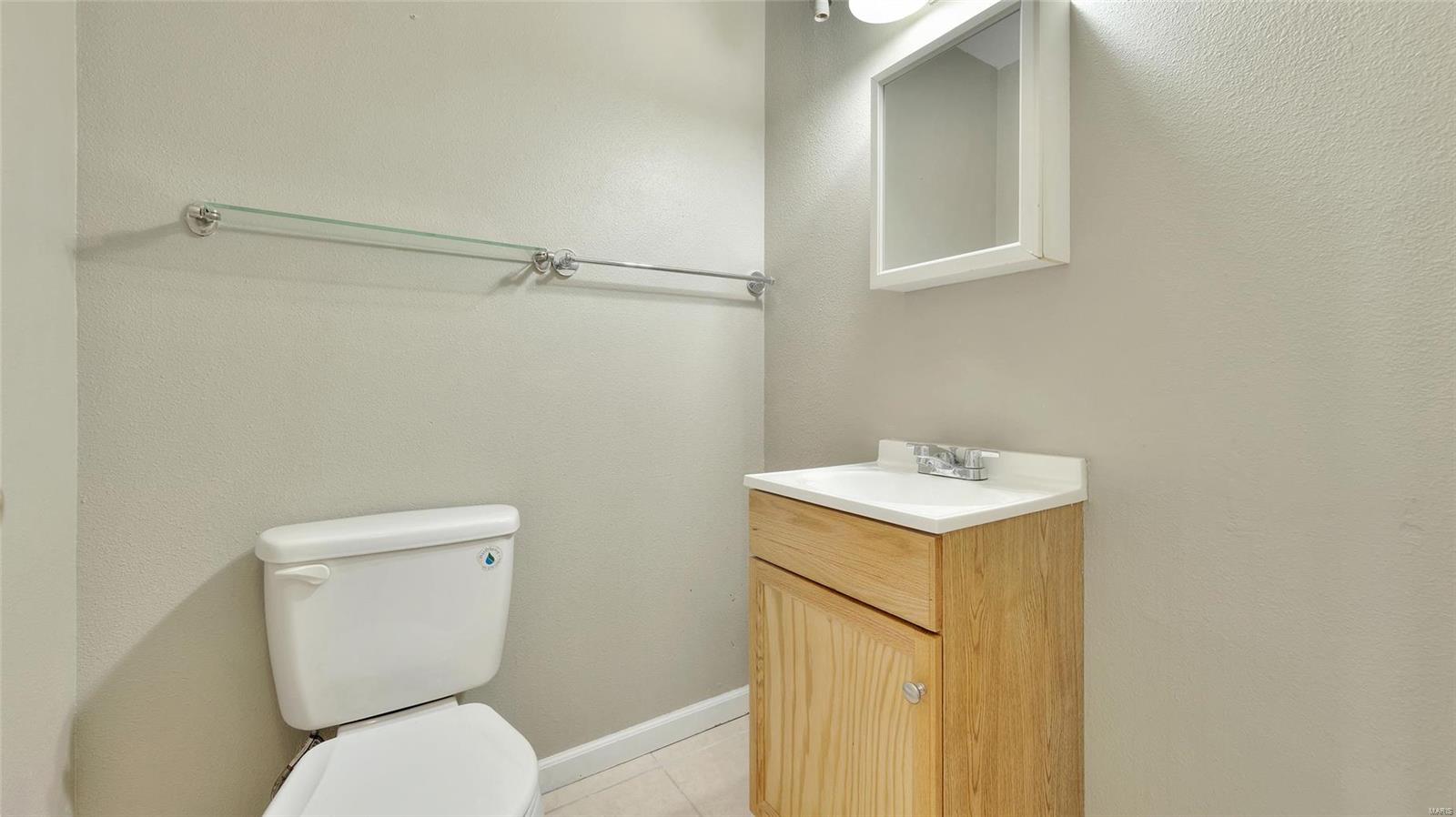 873 Portsdown Road Ballwin, MO 63011 - Photo 7 of 32 Gallery Image 7