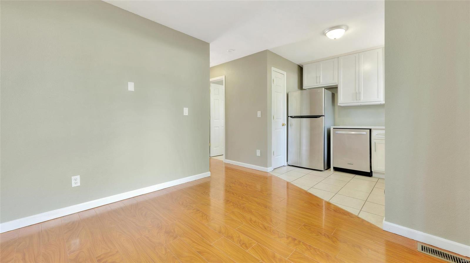 873 Portsdown Road Ballwin, MO 63011 - Photo 10 of 32 Gallery Image 10