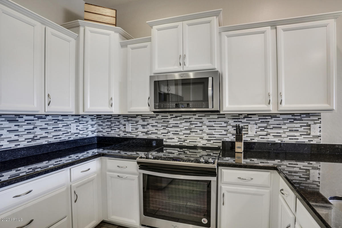20573 West Point Ridge Road Buckeye, AZ 85396 - Photo 11 of 33 11-Kitchen