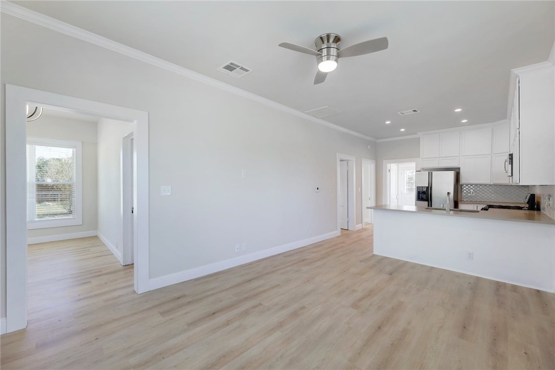 719 West 3rd Street Taylor, TX 76574 - Photo 8 of 31 Living room