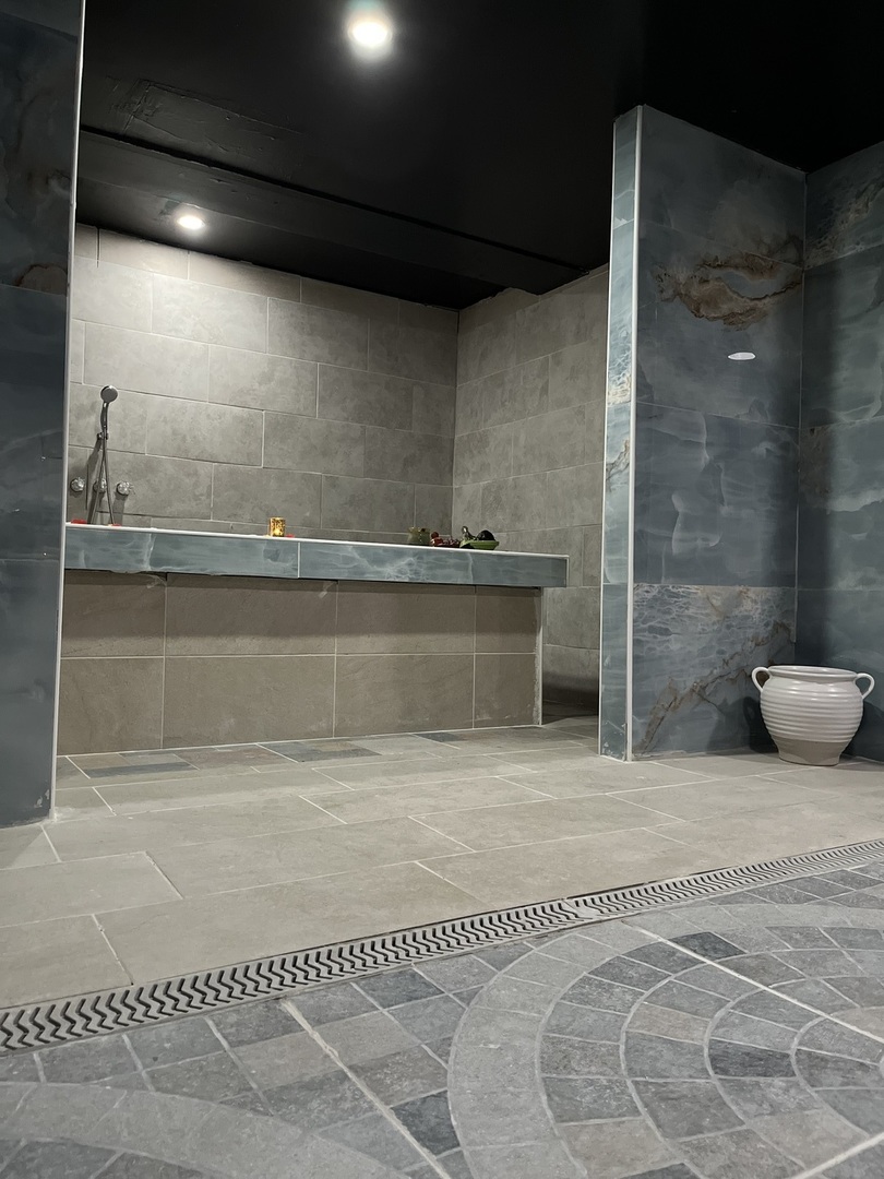 8855 South Roberts Road Hickory Hills, IL 60457 - Photo 15 of 32 a view of a walk in closet