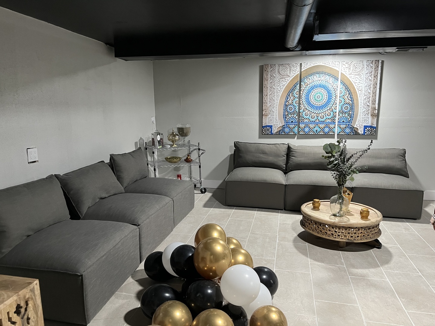 8855 South Roberts Road Hickory Hills, IL 60457 - Photo 18 of 32 a living room with furniture and white wall