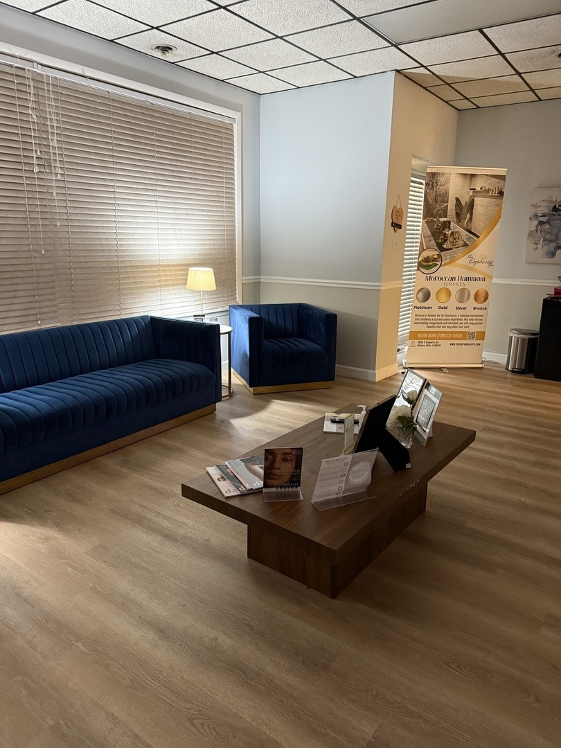 8855 South Roberts Road Hickory Hills, IL 60457 - Photo 23 of 32 a living room with furniture and a wooden floor