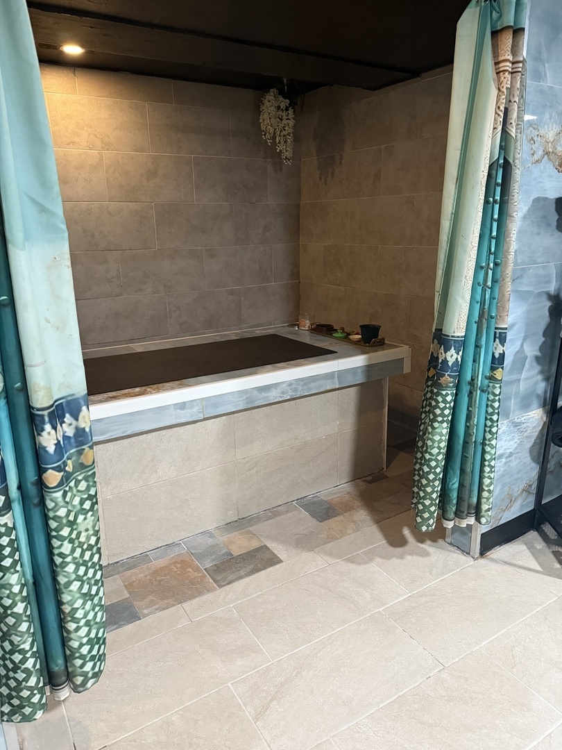 8855 South Roberts Road Hickory Hills, IL 60457 - Photo 26 of 32 a bathroom with a shower and toilet