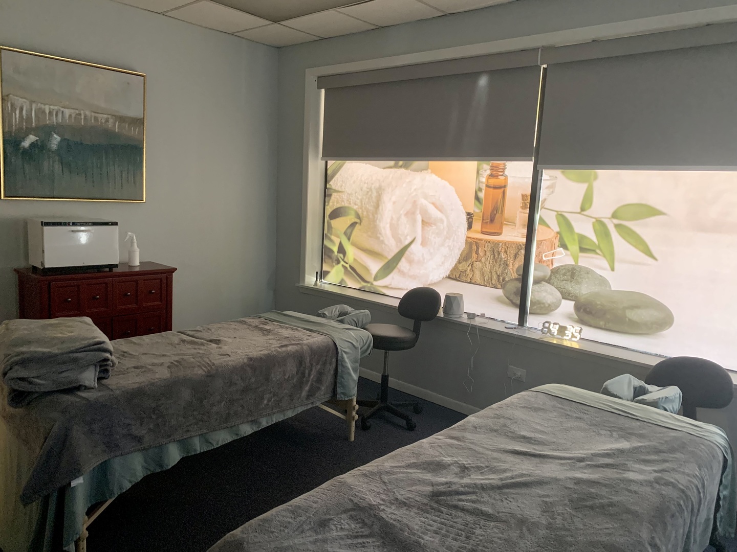 8855 South Roberts Road Hickory Hills, IL 60457 - Photo 6 of 32 a bedroom with a bed and window