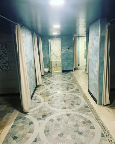 a view of entryway with livingroom