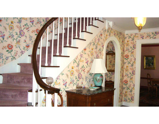 15 Monmouth Road Worcester, MA 01609 - Photo 2 of 20 Gallery Image 2