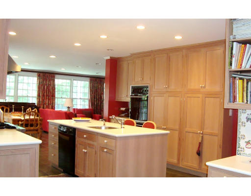 15 Monmouth Road Worcester, MA 01609 - Photo 10 of 20 Gallery Image 10