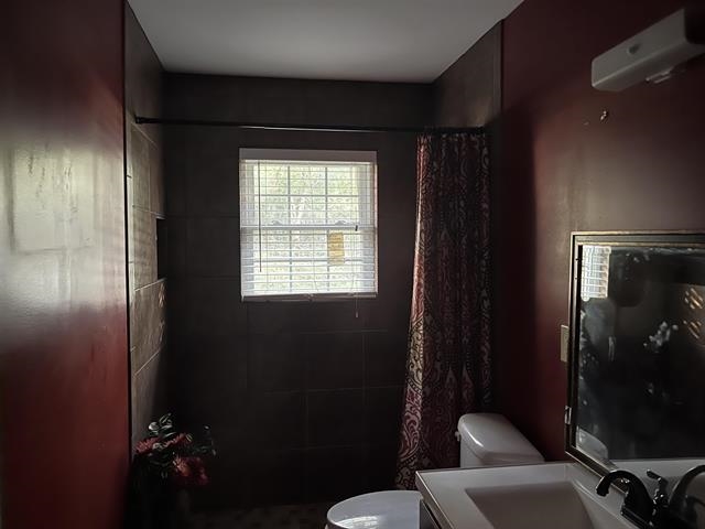 1601 Oberle Road Memphis, TN 38127 - Photo 16 of 20 a bathroom with a toilet and a shower