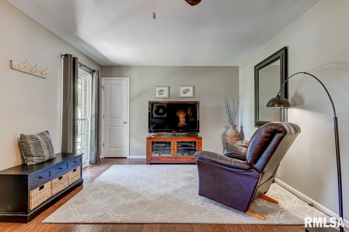 615 East Main Street Rochester, IL 62563 - Photo 10 of 39 Gallery Image 10