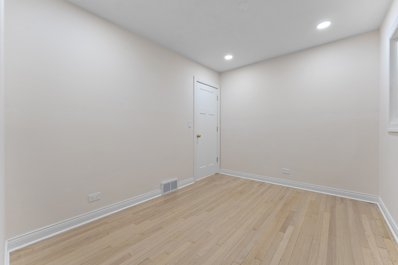 932 North Ridgeway Avenue Chicago, IL 60651 - Photo 13 of 34 Gallery Image 13