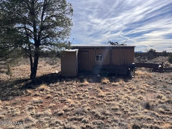a view of a house with a backyard