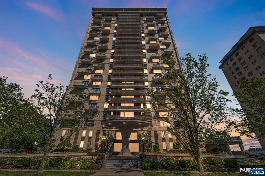 160 Overlook Avenue, Unit 7A Hackensack, NJ 07601 - Photo 1 of 46