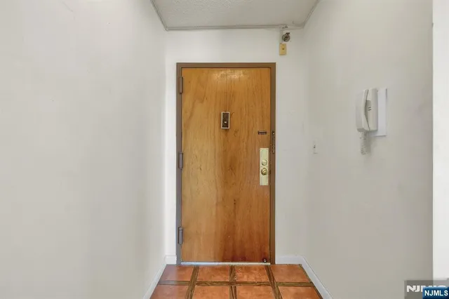 $375,000 | 160 Overlook Avenue, Unit 7A, Hackensack, NJ 07601