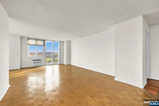 $375,000 | 160 Overlook Avenue, Unit 7A, Hackensack, NJ 07601