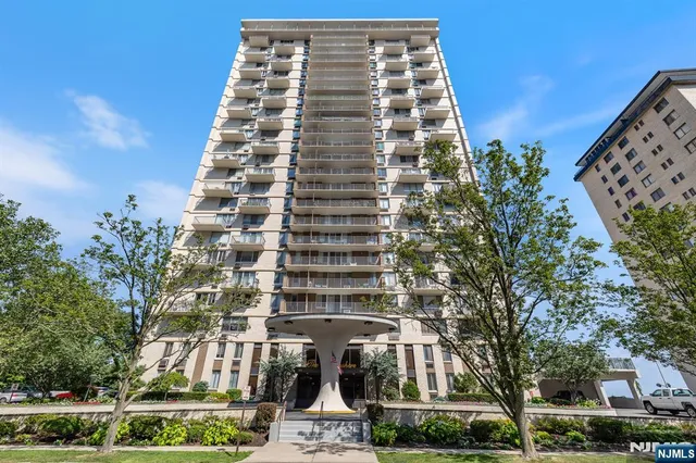 $375,000 | 160 Overlook Avenue, Unit 7A, Hackensack, NJ 07601