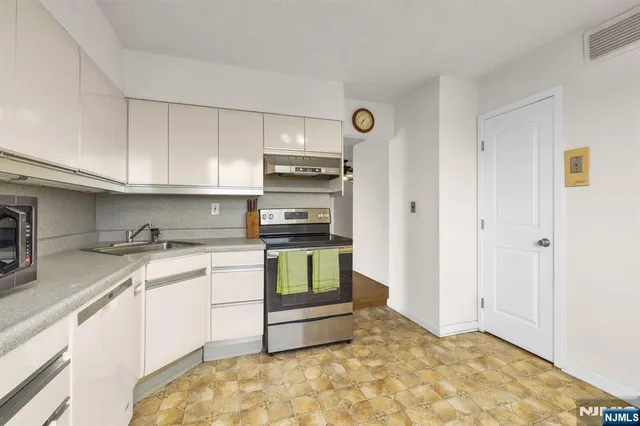 $375,000 | 160 Overlook Avenue, Unit 7A, Hackensack, NJ 07601