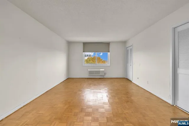 $375,000 | 160 Overlook Avenue, Unit 7A, Hackensack, NJ 07601